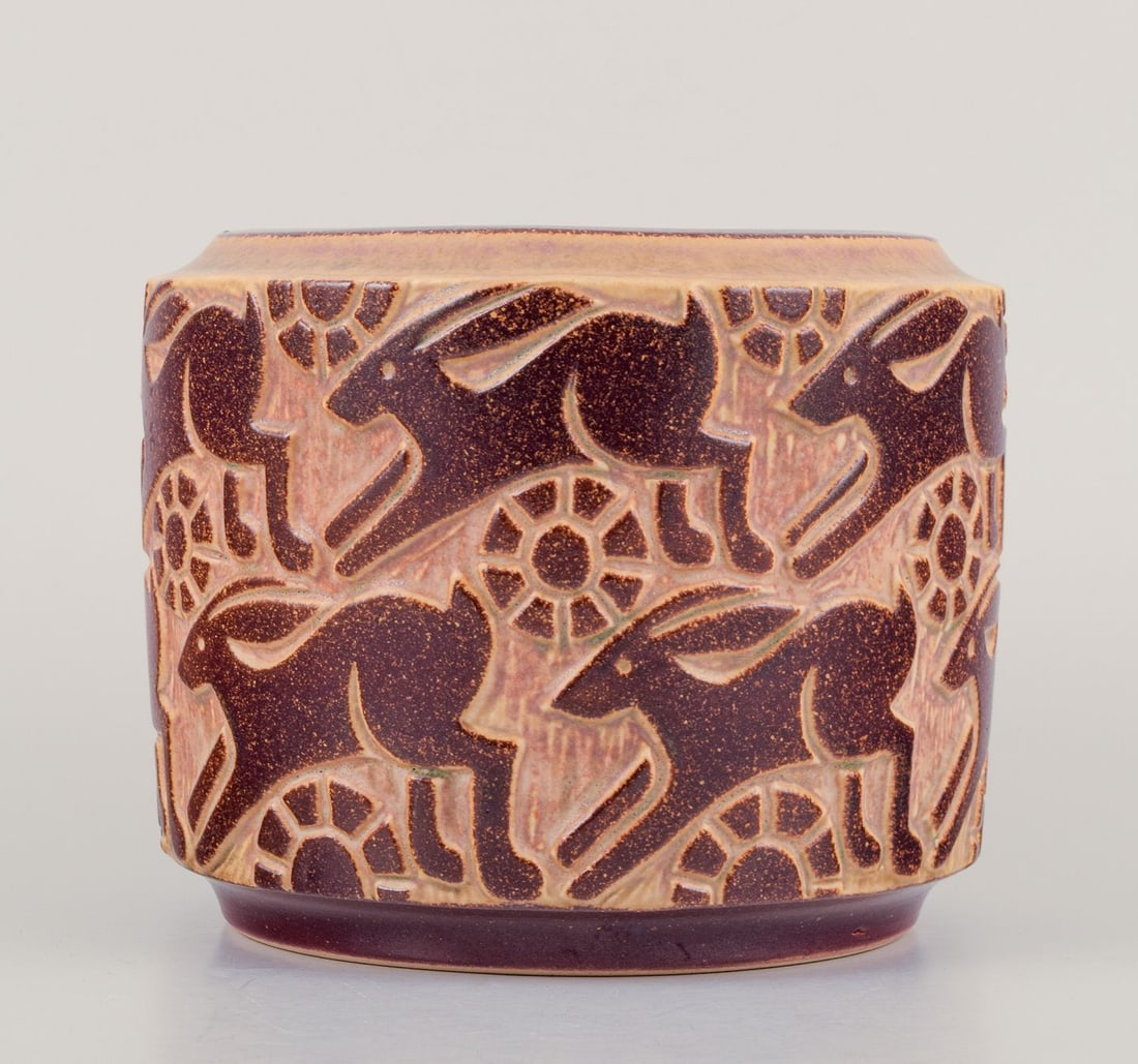 Marianne Starck for Michael Andersen. Modernist jar in stoneware with motif of a hare. 1960s. - 2