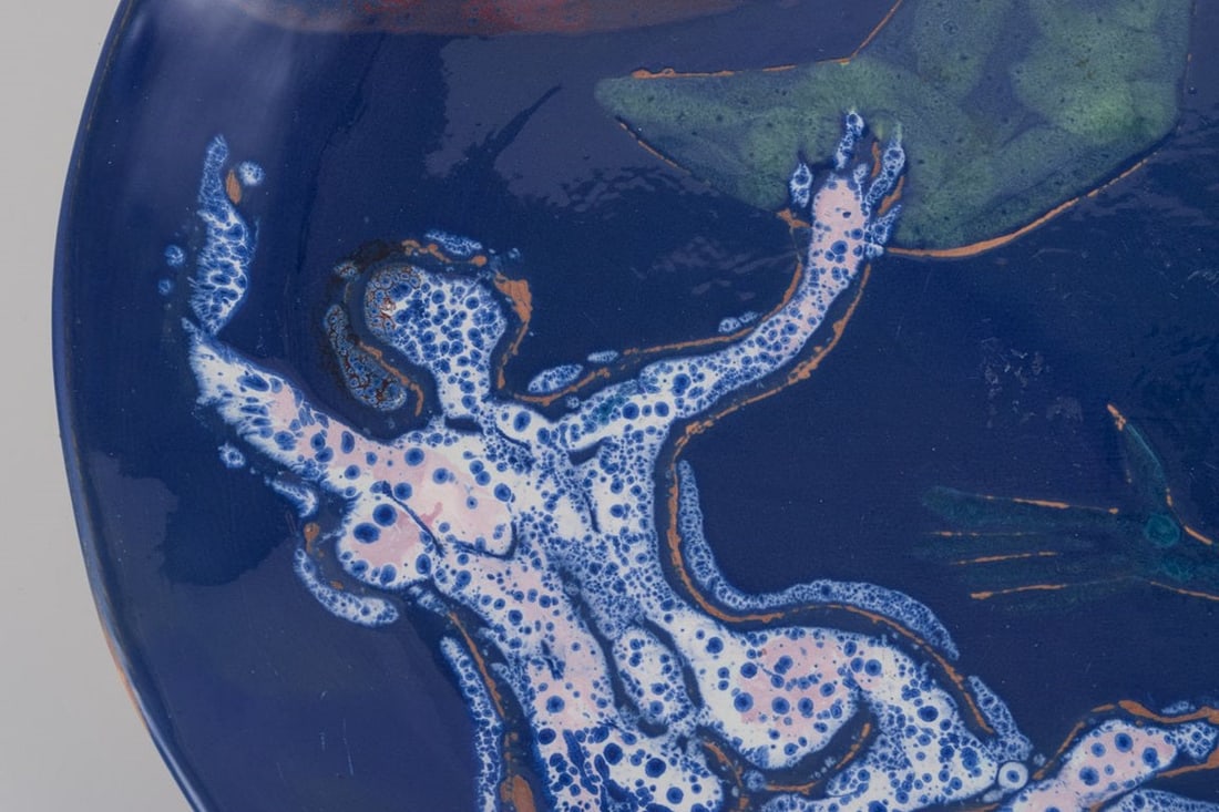 Danish ceramicist. Unique ceramic dish. Motif of a floating couple. 1960s - 4