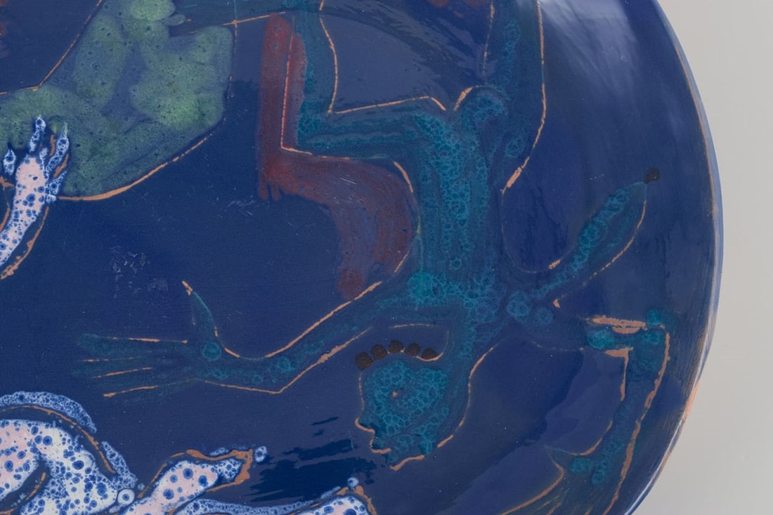 Danish ceramicist. Unique ceramic dish. Motif of a floating couple. 1960s - 5