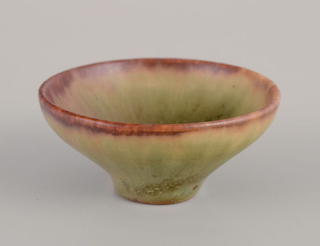 Carl Harry Stålhane for Rörstrand, miniature bowl. Glaze in greenish tones. Mid-20th C. - 2