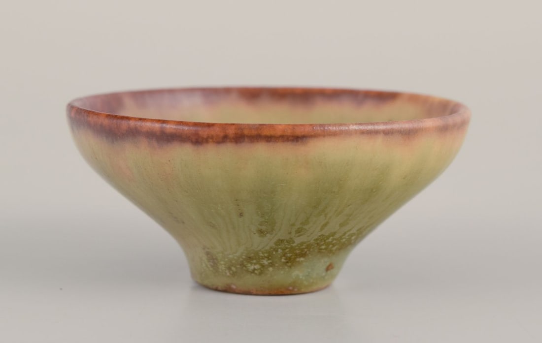 Carl Harry Stålhane for Rörstrand, miniature bowl. Glaze in greenish tones. Mid-20th C. - 3