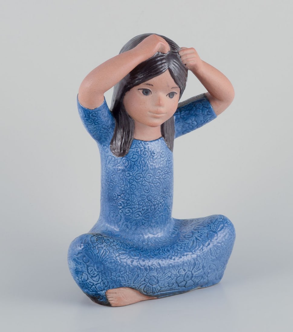 Lisa Larson for Gustavsberg. Rare large figurine of a Thai girl in hand-glazed ceramic. Late 20th C. (1 of 8)