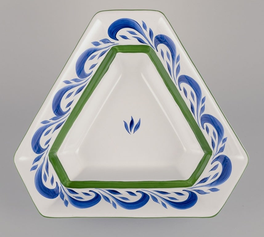 Herend, Hungary. Two large salad bowls and a salt and pepper set in ceramic. Approx. 1980s. - 5