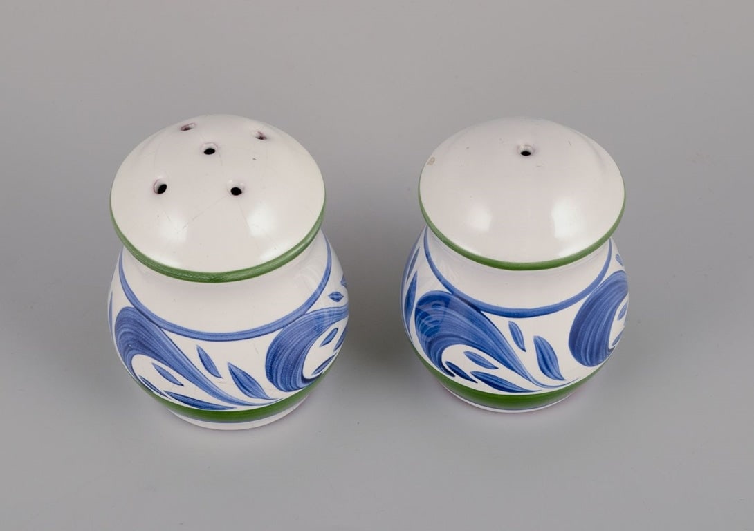 Herend, Hungary. Two large salad bowls and a salt and pepper set in ceramic. Approx. 1980s. - 9