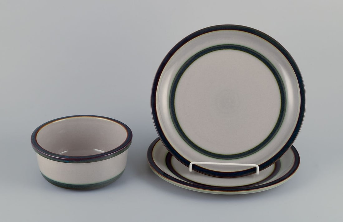 Bing & Grøndahl "Tema". Two large platters and a bowl in stoneware. 1970s. (1 of 7)