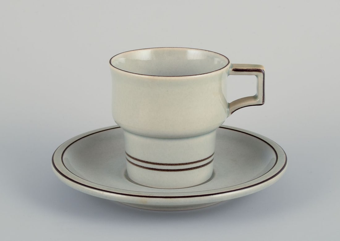 Bing & Grøndahl ”Colombia”. Six pairs of coffee cups & saucers in stoneware. 1970s. - 2