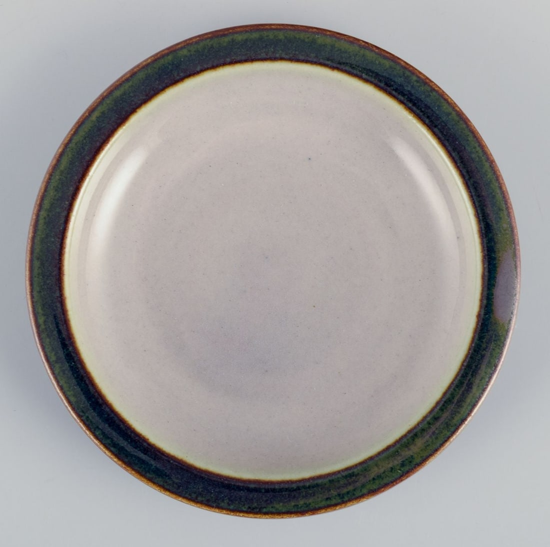 Bing & Grøndahl, "Tema". Three small plates and a small bowl in stoneware. 1970s. - 6