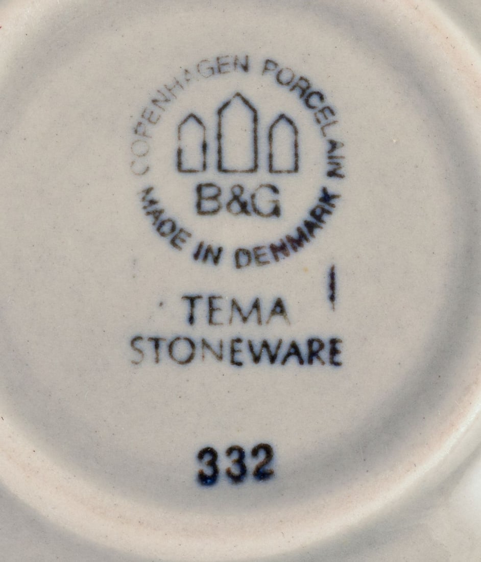 Bing & Grøndahl, "Tema". Three small plates and a small bowl in stoneware. 1970s. - 7