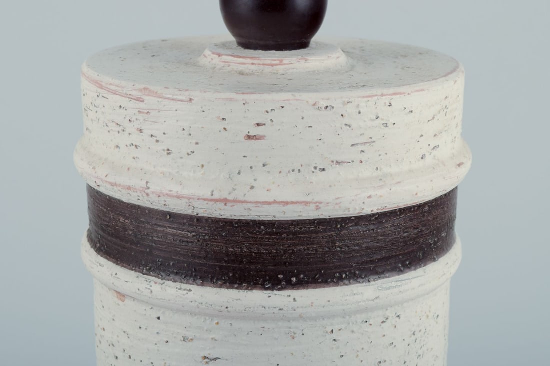 Bitossi/Bergboms, Sweden. Large table lamp in stoneware. Glaze in sandy and brown tones. 1960/70s. - 5
