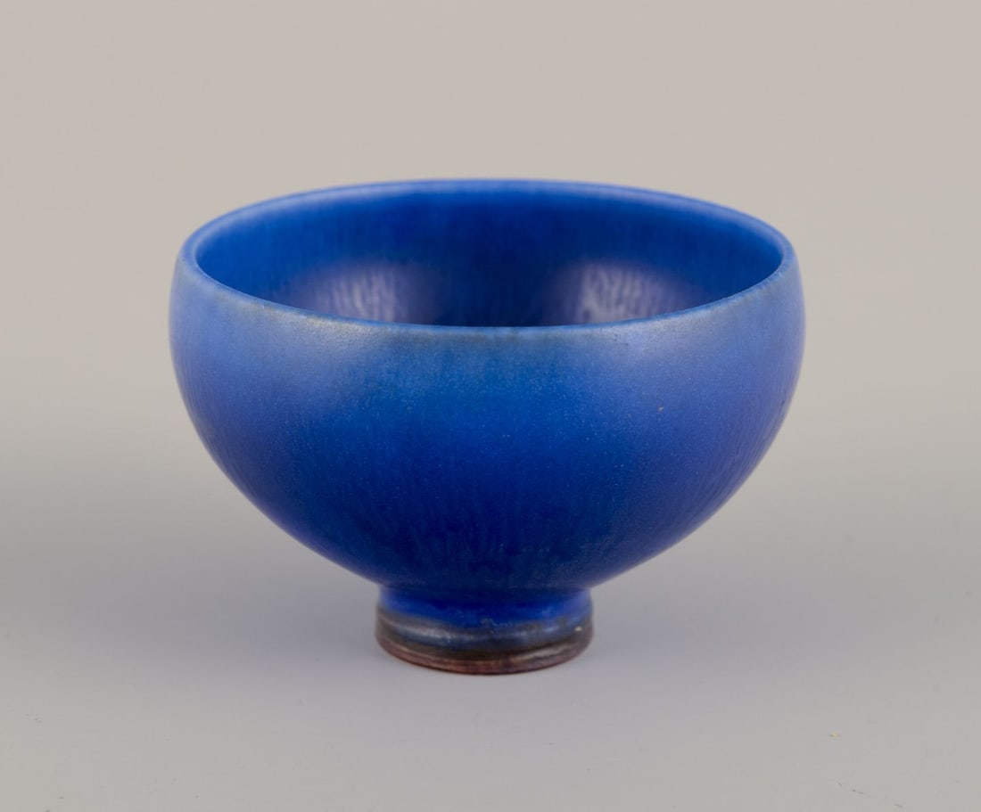 Berndt Friberg for Gustavsberg Studio. Miniature bowl in glazed ceramic. Mid-20th C. (1 of 5)