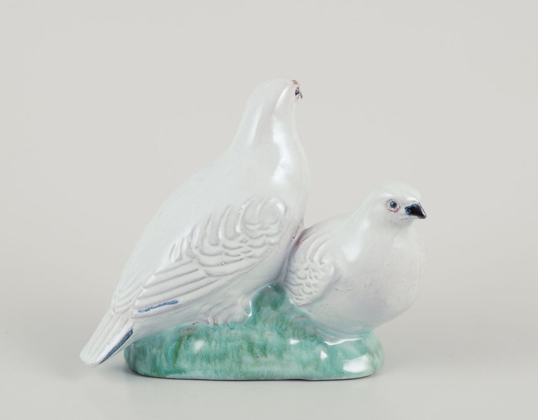 Gudmundur Einarsson. Unique ceramic figurine of a grouse with a young. Ca. 1960s - 2