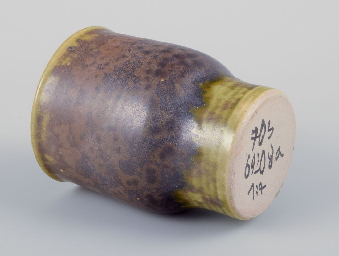 Elly Kuch and Wilhelm Kuch, Germany. Miniature vase with crystal glaze in green-brown tones. - 5