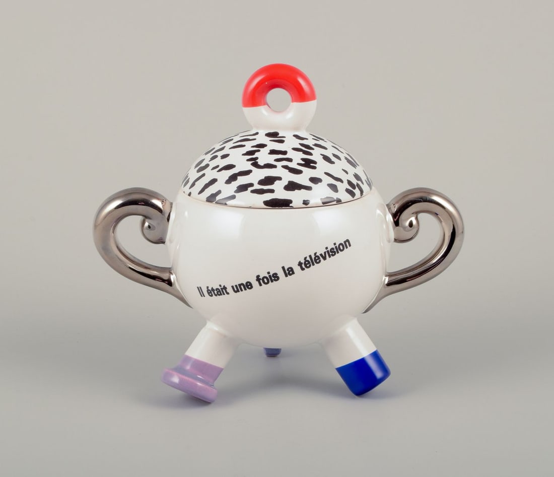 French studio ceramicist. Miniature teapot and sugar bowl. Abstract futuristic style. Late 20th C. - 4