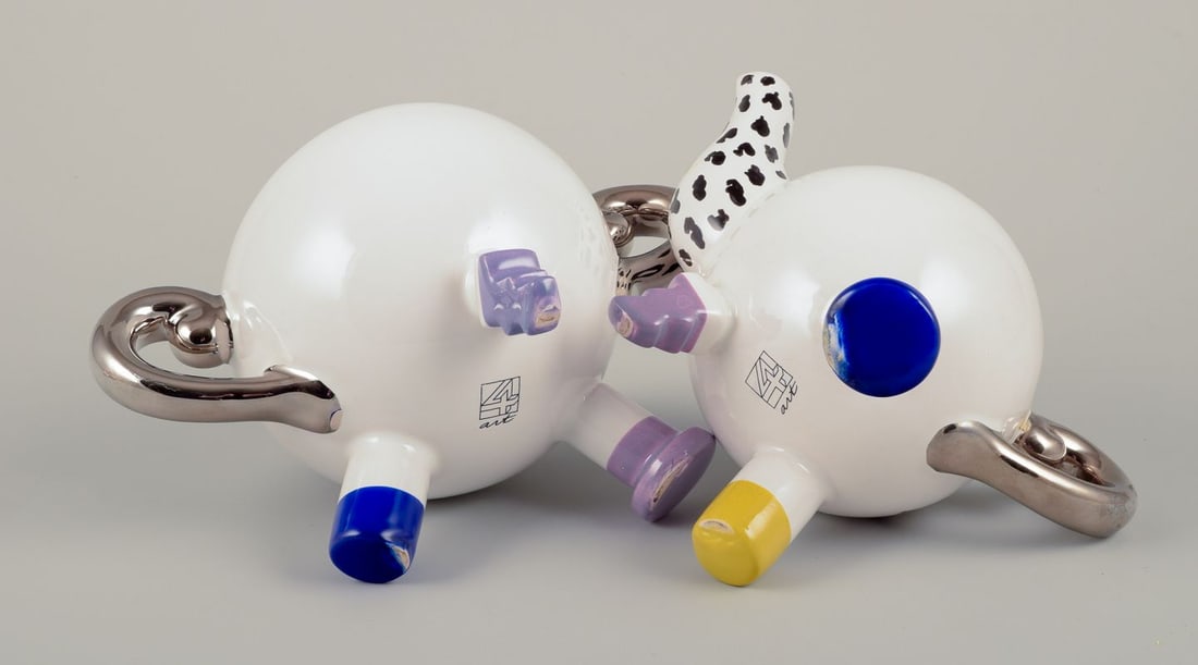 French studio ceramicist. Miniature teapot and sugar bowl. Abstract futuristic style. Late 20th C. - 8