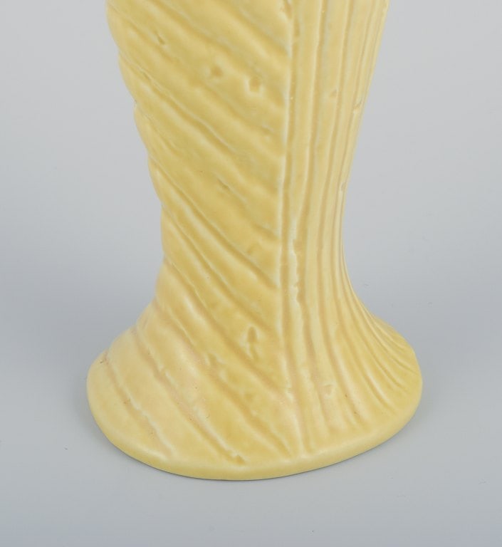 Gunnar Nylund for Rörstrand. Ceramic vase in chamotte clay. Rare shape. Yellow glaze. - 5