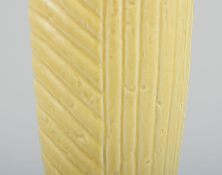 Gunnar Nylund for Rörstrand. Ceramic vase in chamotte clay. Rare shape. Yellow glaze. - 6