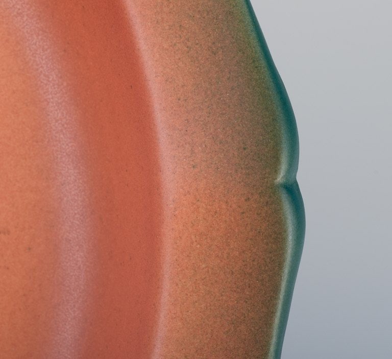 Ipsens, Denmark. Circular dish with frogs in hand-painted glazed ceramic. - 6