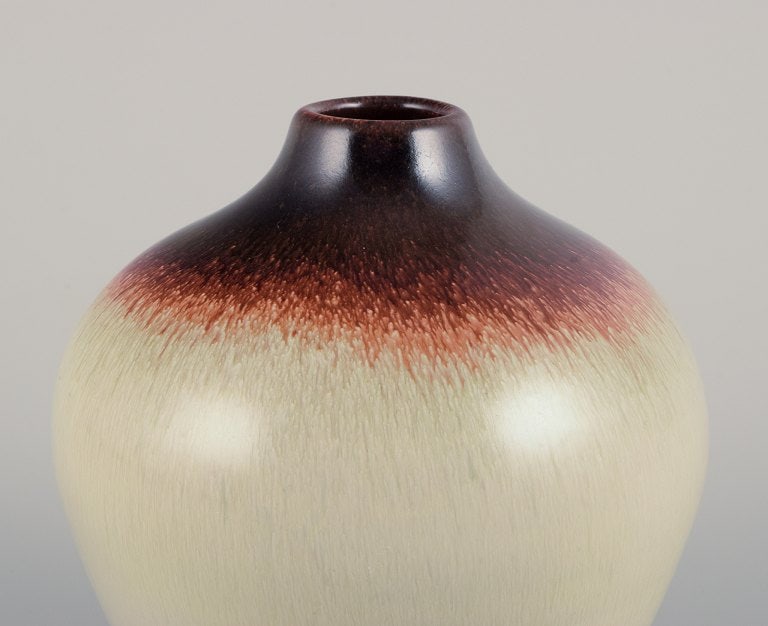 Vicke Lindstrand for Ekeby. "Marianne" ceramic vase. Brown and cream-colored glaze. - 3