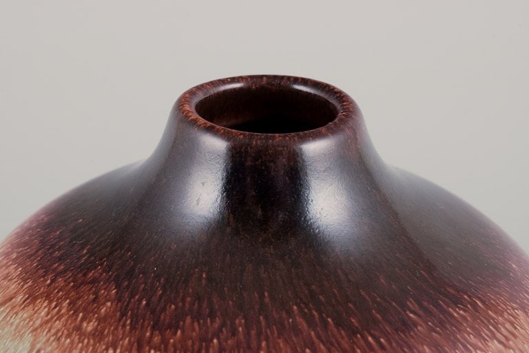 Vicke Lindstrand for Ekeby. "Marianne" ceramic vase. Brown and cream-colored glaze. - 4