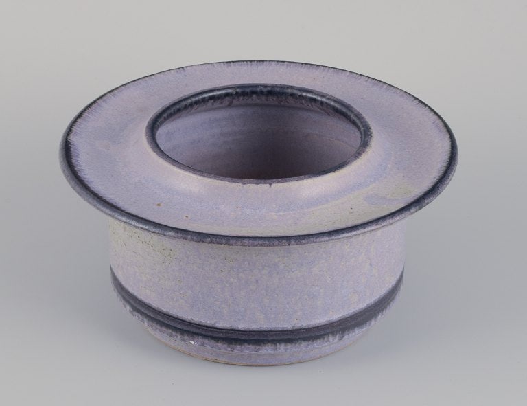 Carl Cunningham-Cole (1942-2015), British ceramicist, own workshop. Large unique ceramic bowl. Light: Title: Carl Cunningham-Cole (1942-2015), British ceramicist, own workshop. Large unique ceramic bowl. Light violet and sand-colored glaze. Description: Carl Cunningham-Cole (1942-2015), British