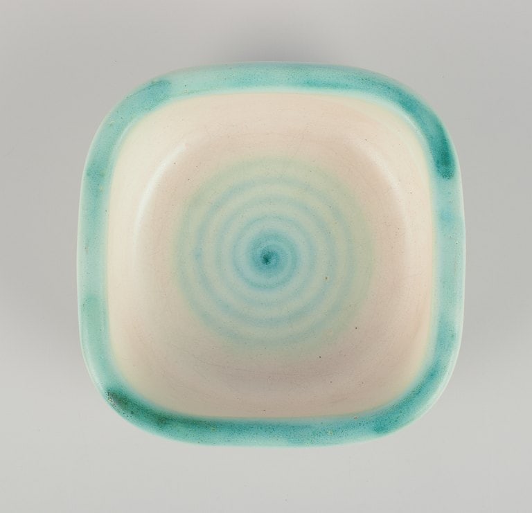 Elchinger, France. Two ceramic bowls with light-toned glaze. Hand-decorated. Spiral-shaped - 3