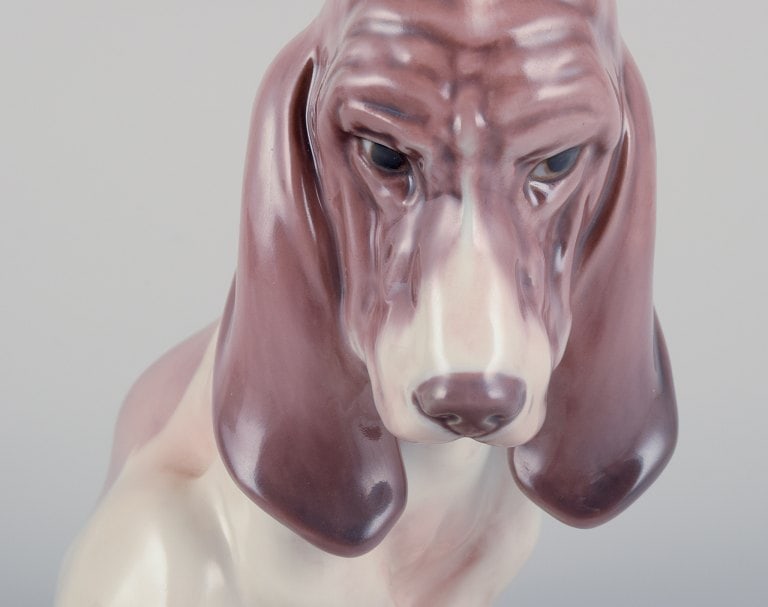 Dahl Jensen porcelain figurine of a sitting Basset Hound. - 6