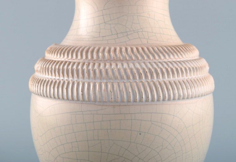 Pol Chambost (1906-1983), France. Vase in glazed ceramics. Beautiful crackled glaze in sand shades. - 3