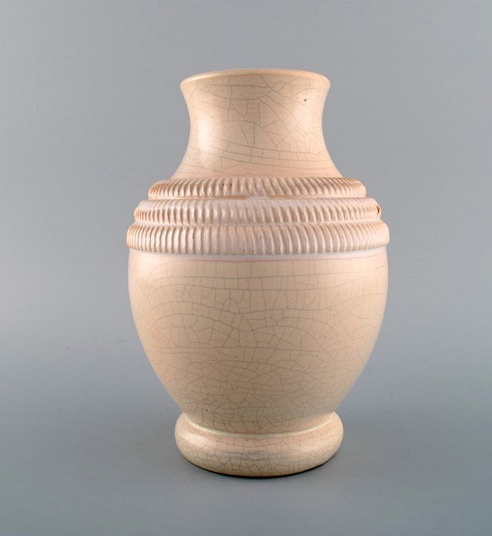 Pol Chambost (1906-1983), France. Vase in glazed ceramics. Beautiful crackled glaze in sand shades. - 5