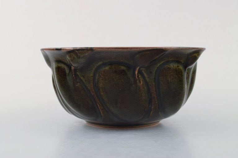 Axel Salto for Royal Copenhagen: Stoneware bowl, modeled in organic form, decorated with glaze in - 2