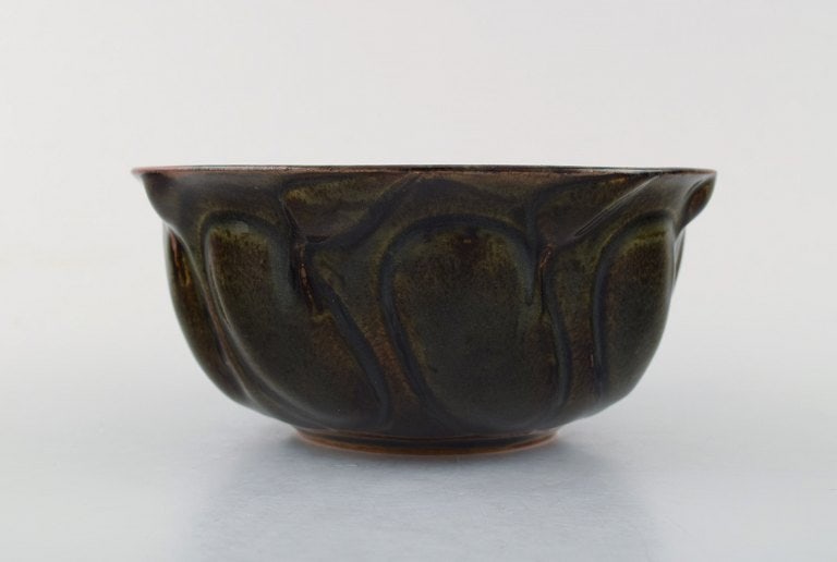 Axel Salto for Royal Copenhagen: Stoneware bowl, modeled in organic form, decorated with glaze in - 3