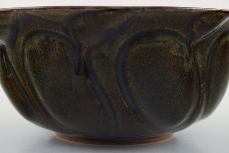 Axel Salto for Royal Copenhagen: Stoneware bowl, modeled in organic form, decorated with glaze in - 6