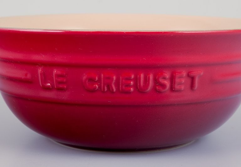 Le Creuset, France. A set of five red stoneware bowls. Hand-glazed. - 3