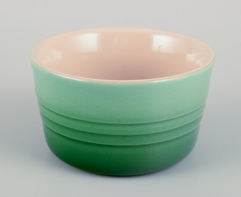 Le Creuset, France. Three green stoneware pie dishes with hand-glazed finish. - 4