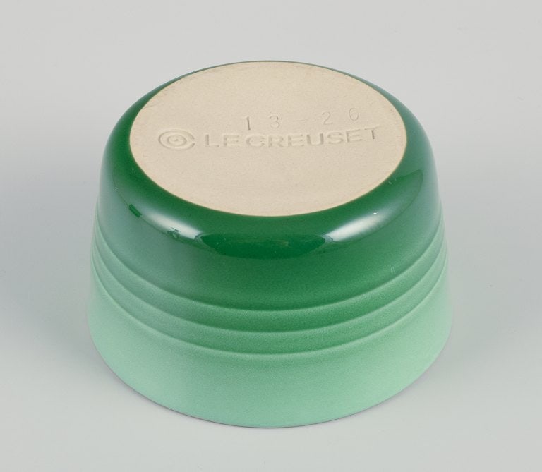 Le Creuset, France. Three green stoneware pie dishes with hand-glazed finish. - 5