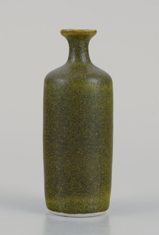 Rolf Palm (1930-2018), Swedish ceramicist. Unique miniature vase with glaze in yellow-green hues. - 4