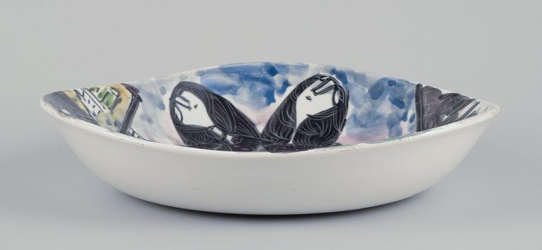 Silvestri, Venice, Italy. Unique ceramic bowl with a cityscape featuring female faces. - 3