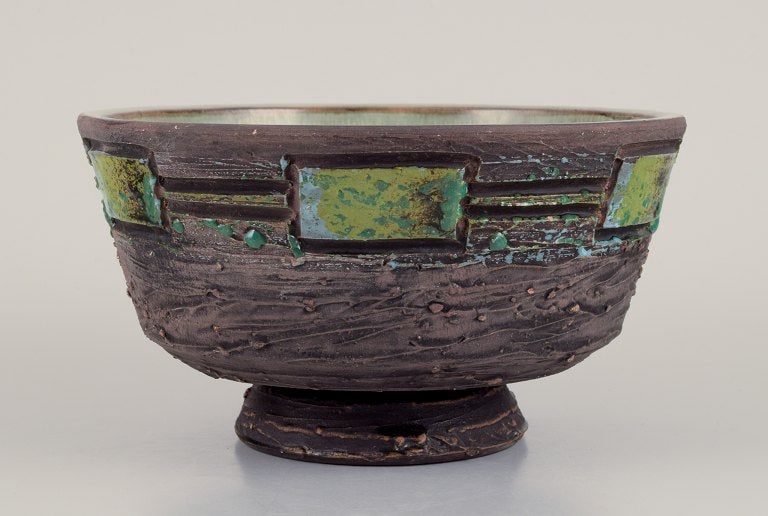Tilgmans Keramik, Sweden. Ceramic bowl on a pedestal. Handmade. Glaze in green tones. - 2