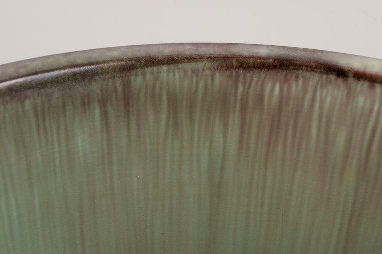 Tilgmans Keramik, Sweden. Ceramic bowl on a pedestal. Handmade. Glaze in green tones. - 4