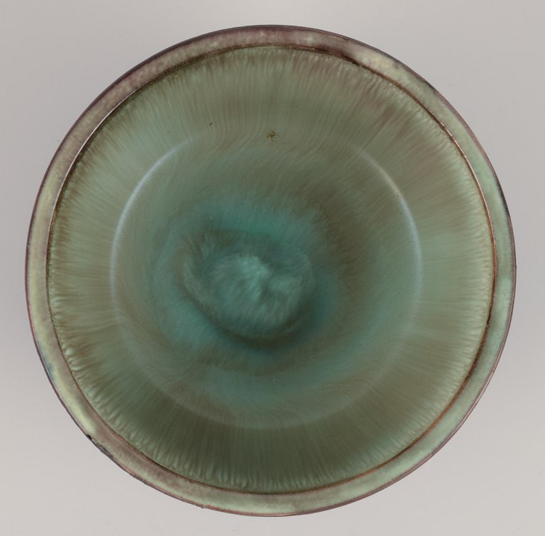 Tilgmans Keramik, Sweden. Ceramic bowl on a pedestal. Handmade. Glaze in green tones. - 5