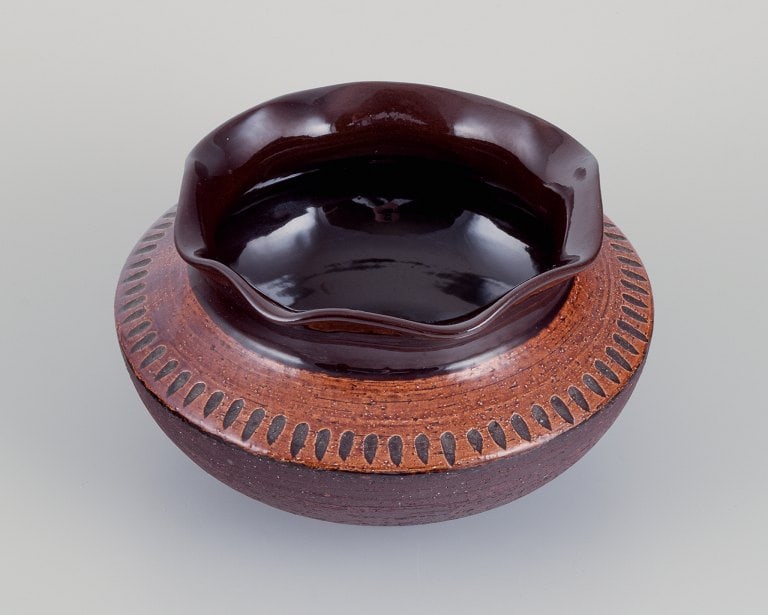 Gabriel, Swedish ceramic workshop. Large ceramic vase. Glaze in brown tones. - 2