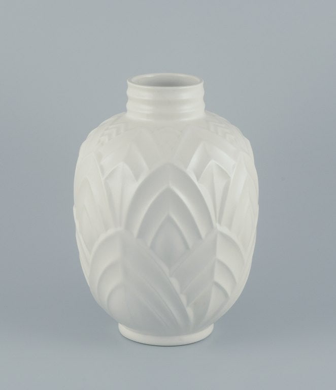 Boch Keramis, Belgium. Large ceramic vase. White glaze. Modernist design. Geometric pattern. - 2