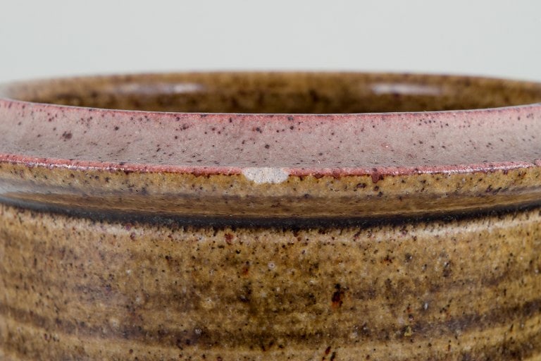 Richard Manz, Danish ceramist. Large unique ceramic vase with glaze in dark sandy shades. - 5