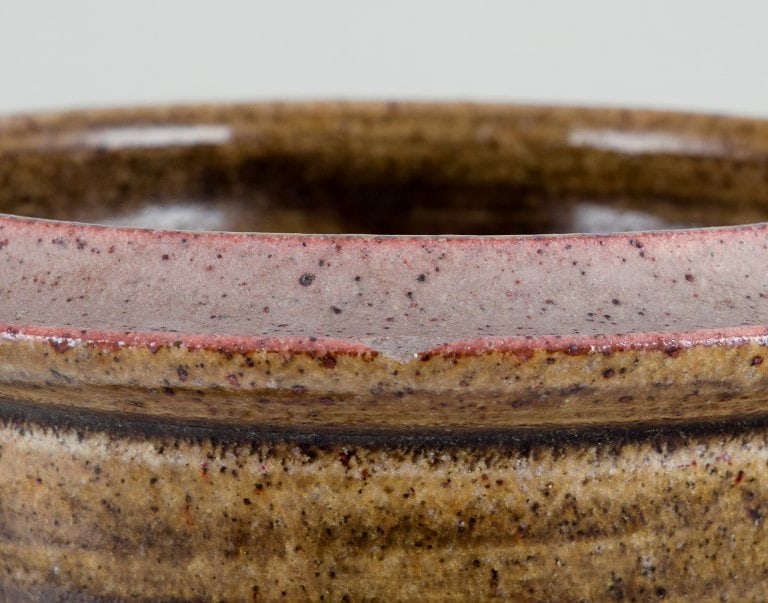 Richard Manz, Danish ceramist. Large unique ceramic vase with glaze in dark sandy shades. - 6