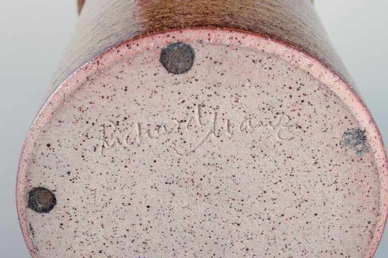 Richard Manz, Danish ceramist. Large unique ceramic vase with glaze in dark sandy shades. - 7