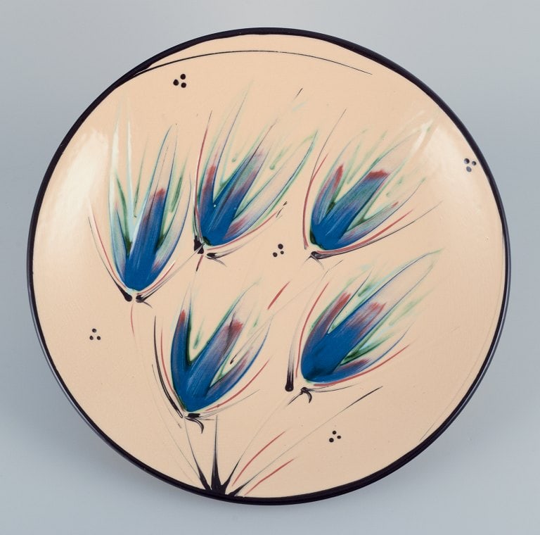 Heidi Fournier for Kähler, Denmark. Large ceramic bowl. Floral motifs on a cream-colored base. - 3