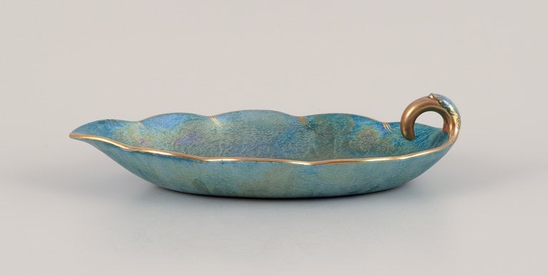 Josef Ekberg (1877-1945) for Gustavsberg, Sweden. Leaf-shaped ceramic bowl with glaze in green-blue - 2