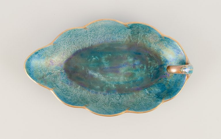 Josef Ekberg (1877-1945) for Gustavsberg, Sweden. Leaf-shaped ceramic bowl with glaze in green-blue - 3