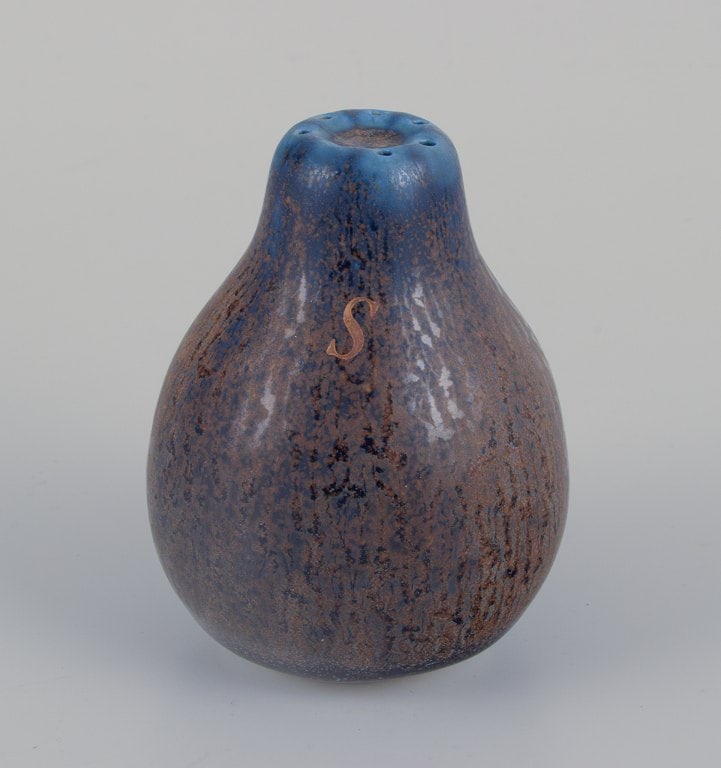 Wilhelm Kåge for Gustavsberg, Sweden. Small pitcher and salt shaker in ceramic. - 6