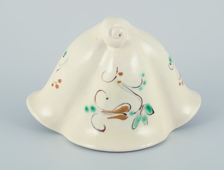 Kähler. Ceramic wall-mounted plant holder. Glaze in light tones. Floral motif. - 5