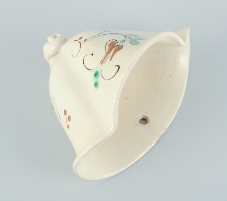 Kähler. Ceramic wall-mounted plant holder. Glaze in light tones. Floral motif. - 8